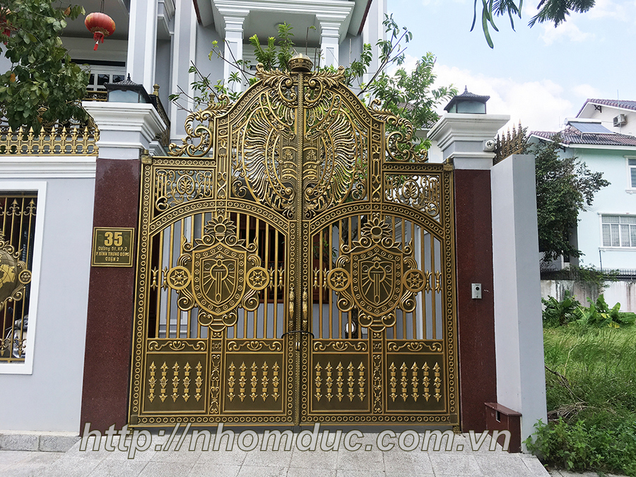 Cổng biệt thự bằng nhôm đúc tuyệt đẹp Sài Gòn