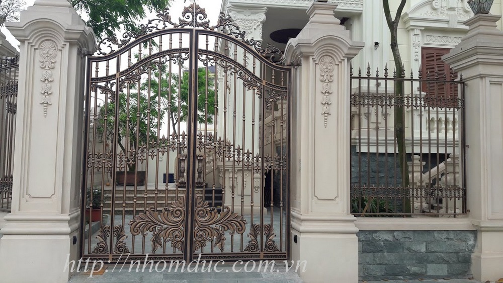 cửa cổng biệt thự nhôm đúc Fuco Thái Bình