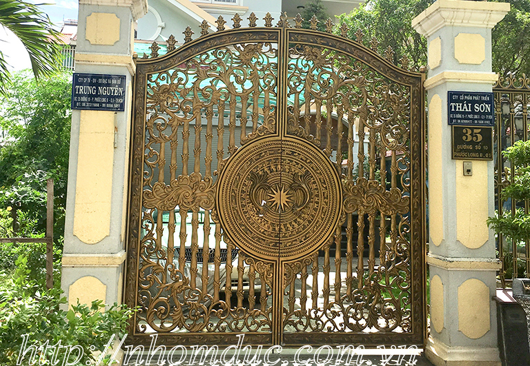 Mẫu cổng nhôm đúc đep 2018