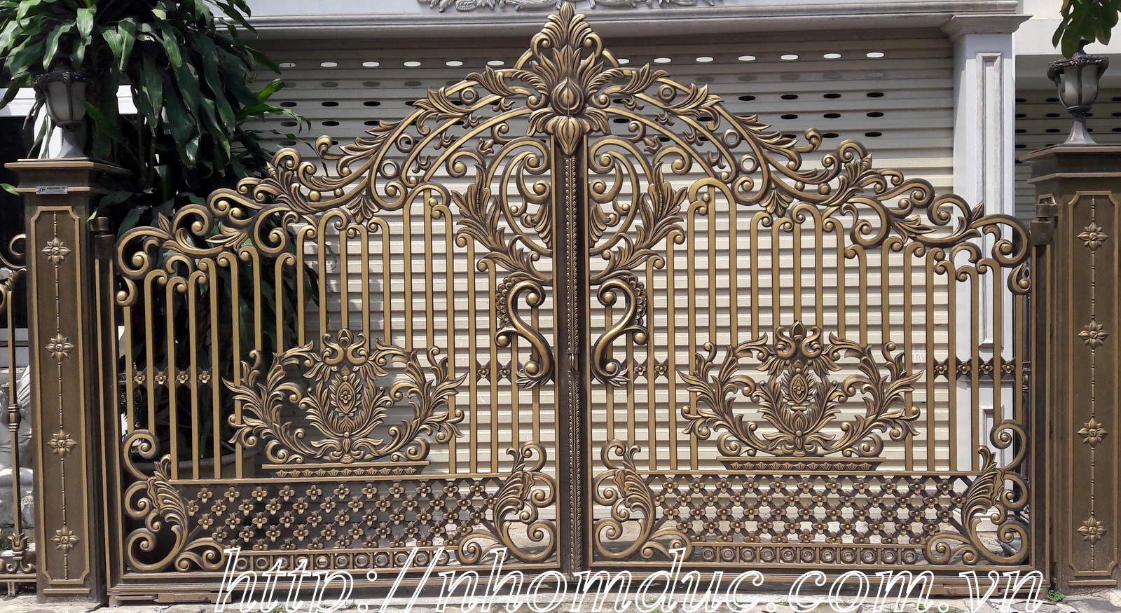 Cổng Nhôm Đúc đẹp cho lâu đài biệt thự ở Thái Bình