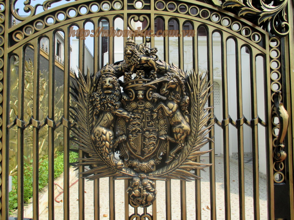 Cổng Nhôm Đúc Phù Điêu Buckingham Fuco