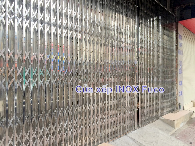 Cửa xếp INOX Hộp 304, đây là loại cửa xếp INOX hộp 20x20 cao cấp nhất hiện nay. Cửa xếp INOX hộp 304 tại Hà Nội và các tỉnh, liên hệ Cty Fuco